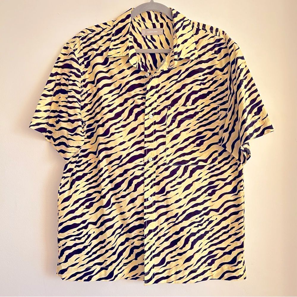 Everlane Men’s The Poplin Short-Sleeve Shirt in tiger print